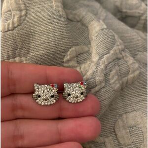 HELLO KITTY EARRINGS 😻